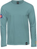 Hell blaues Langam T-Shirt mit Rundhals, Vorderansicht, Patch auf dem Arm Label am unteren Saum Logoprint in orange auf dem linken Arm über dem Bündchen