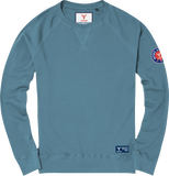Rundhalssweatshirt mit Bündchen in mittel Blau mit necklabel, Frontlabel und Brandpatch auf dem linken Arm